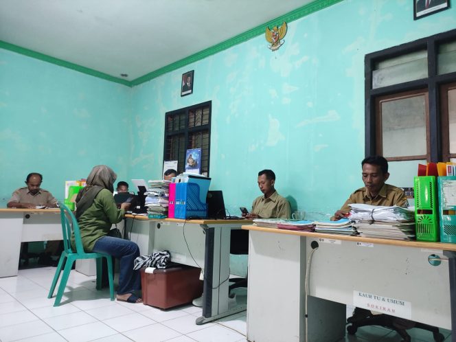 
 Bendahara Desa Klesem Diduga Gelapkan Dana Desa, Kabur Bawa Laptop dan Berkas Penting