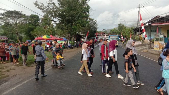 
 Semarak HUT ke-80 RI, Warga Arjosari Gelar Jalan Sehat Kreasi Antar RW