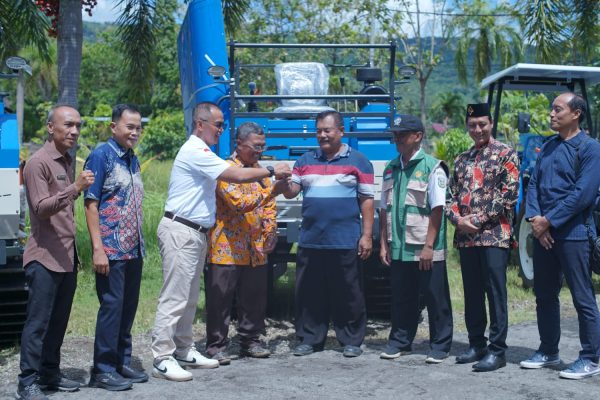Kelompok Tani Pacitan Terima Bantuan Alsintan dari Kementan, DPRD Ingatkan Tak Disalahgunakan