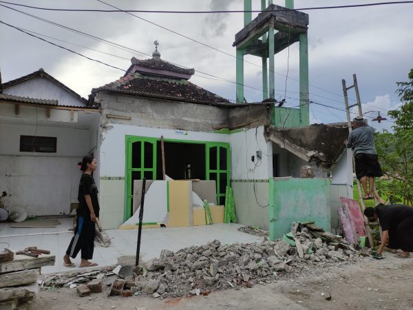 Jelang Ramadhan, Menara Mushola Al Iman di Sumberharjo Pacitan Justru Ambruk Usai Gempa 6,4