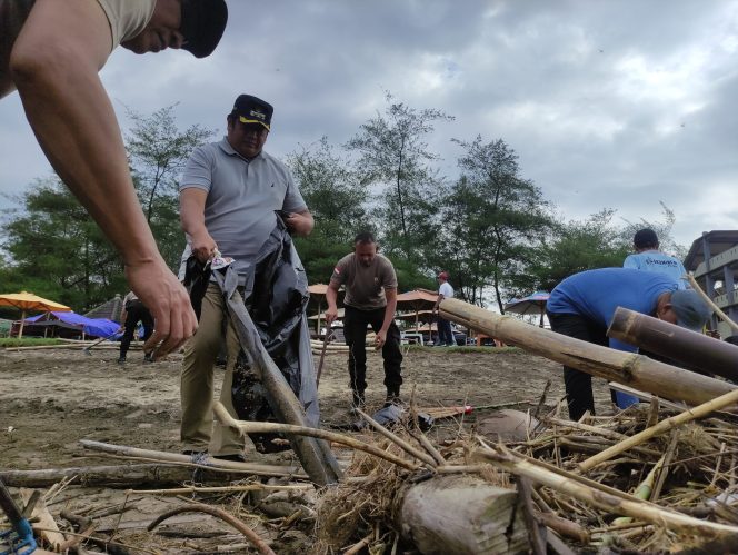
 Peringati Hari Pers Nasional 2026, Wartawan Pacitan Gelar Aksi Bersih Pantai Pancer Dorr