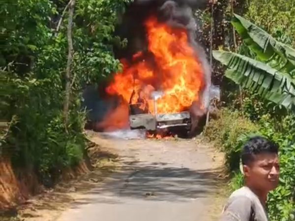 Mobil Warga Nawangan Pacitan Hangus Terbakar Diduga Akibat Korsleting Listrik